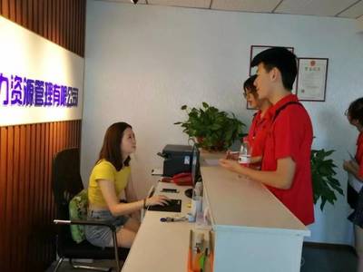青春三下鄉 | 探尋數字時代新脈搏 重慶工商大學新絲路實踐團走進小微企業信息咨詢服務